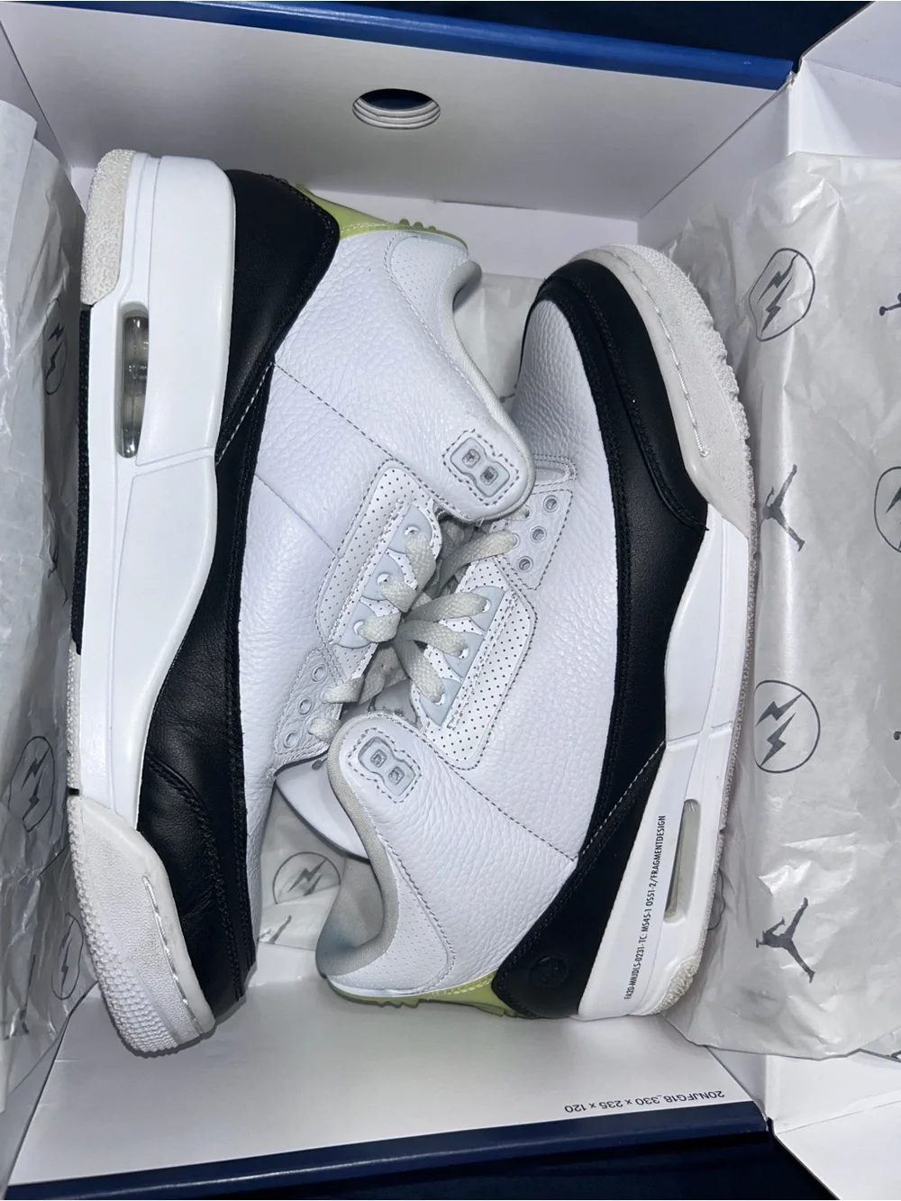 Retro Jordan 3s fragments